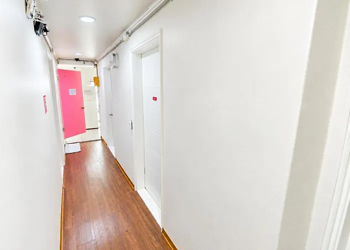 Hostel Aroha Station Seul